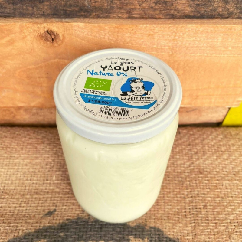 Yaourt nature parfait pour le petit-déjeuner